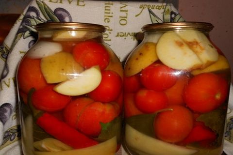 tomates con manzanas