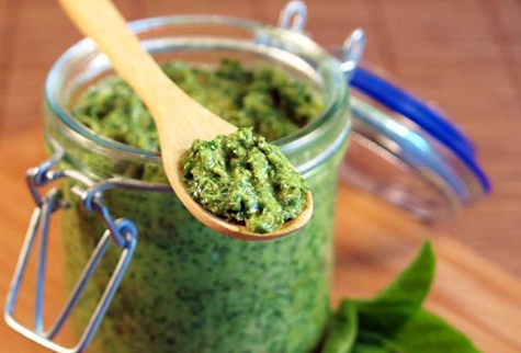 pesto dans un pot