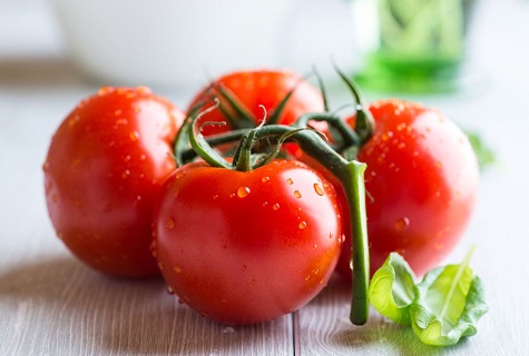 tomato on the table