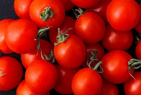 tomatoes on the floor