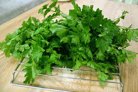 preparing parsley