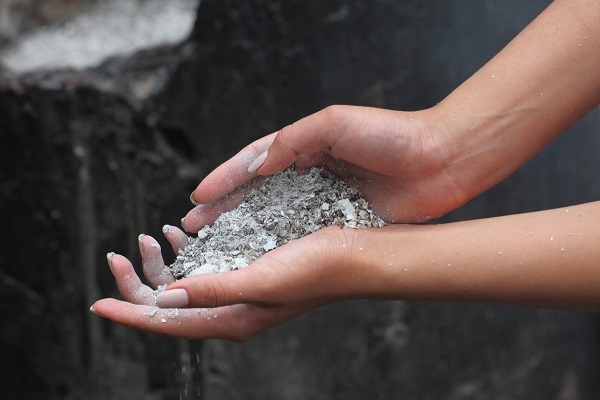 hands in ash