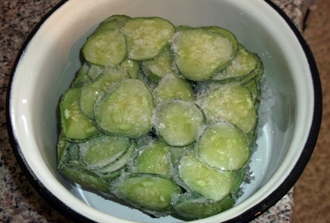 defrosting cucumbers in a bowl