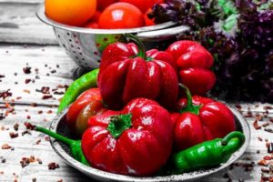 Description of varieties of peppers Ratunda, Ruby, Kolobok, Olenka (Gogoshary)