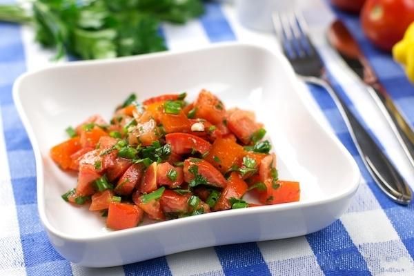 salad tomato dan sayur-sayuran