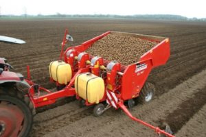 Types of potato planters for a walk-behind tractor, how to do it yourself, their advantages and principle of operation