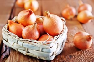 Description of the Shetan onion variety, features of cultivation and care