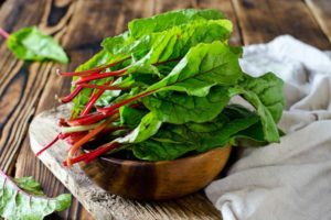 Penerangan mengenai pelbagai jenis daun daun Swiss chard, ciri penanaman dan penjagaan