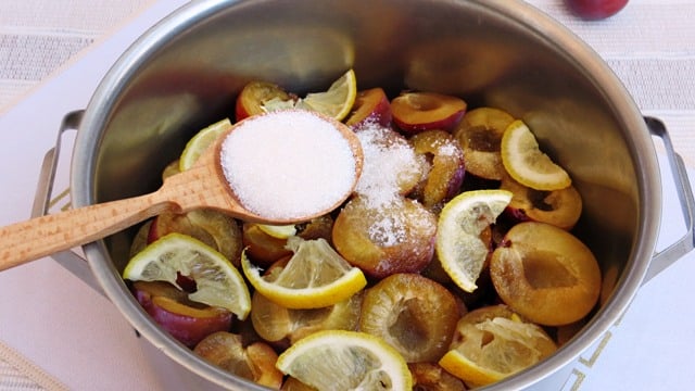 Cherry plum jam with lemon