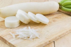 Apabila anda perlu menuai lobak daikon dari kebun untuk simpanan musim sejuk