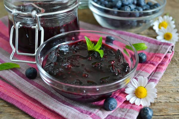 confiture dans un bol