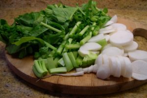 Propiedades y contraindicaciones útiles del rábano daikon para el cuerpo humano.