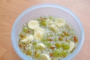 A simple recipe for gooseberry banana jam for the winter