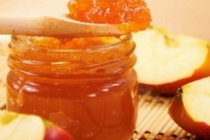 A simple recipe for apple jam in a slow cooker for the winter