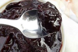 Une recette simple pour faire de la confiture de prune au chocolat pour l'hiver