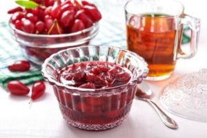 Une recette simple de confiture de cornouiller avec un os pour l'hiver, comment cuisiner correctement