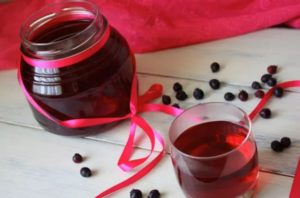 The best recipes for making compote from irgi for the winter, with and without sterilization