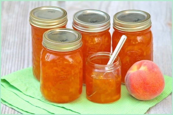 confiture de pêches en pots