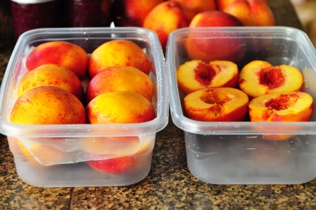 peaches in a tray