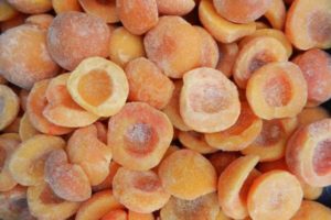 How to properly freeze apricots for the winter fresh in the refrigerator and is it possible