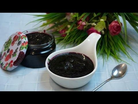 jam with blueberries