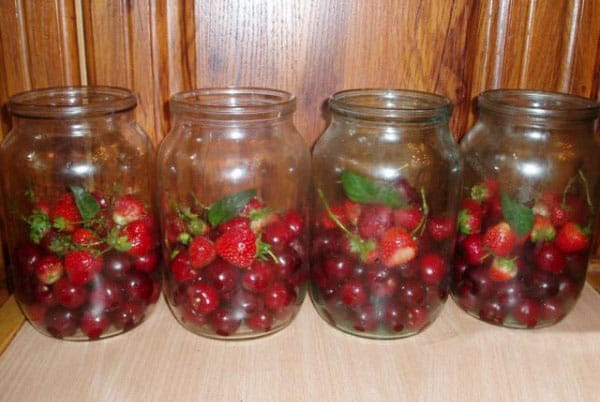 Cherry and strawberry compote