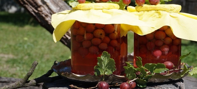 compote in a jar