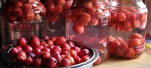 Receptes pas a pas de com cuinar una deliciosa compota de ranetki per a l’hivern en un pot de 3 litres