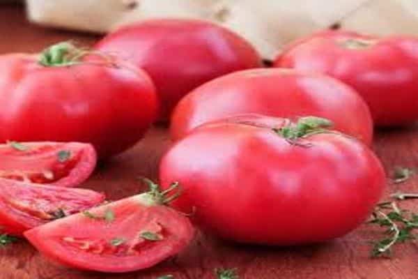 tomato on the table