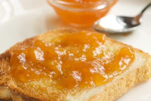 confiture sur pain