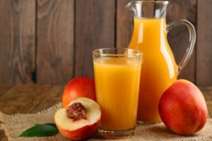 Une recette simple de jus de pêche pour l'hiver à la maison