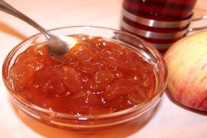 A simple recipe for making apple jam at home for the winter