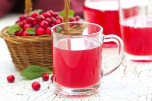 Una receta simple para hacer jugo de arándanos rojos para el invierno.