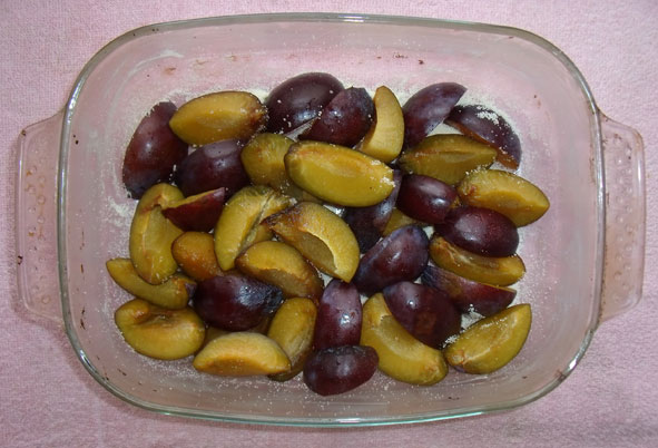 plums in a bowl