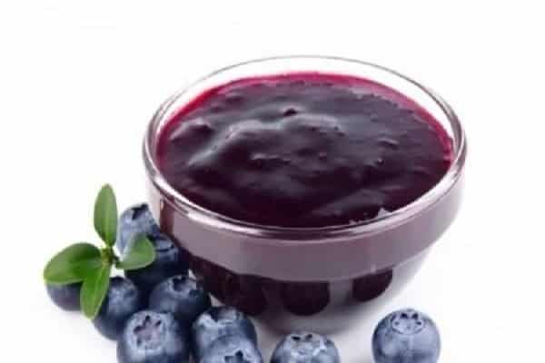 Ang isang simpleng hakbang-hakbang na recipe para sa blueberry jam Pyatiminutka para sa taglamig