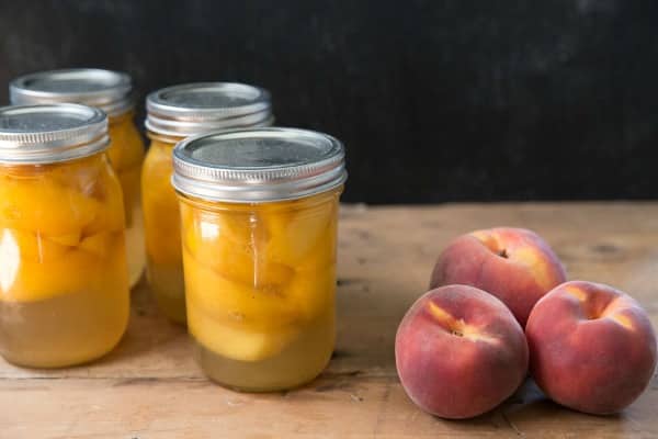  confiture de pêches en pots