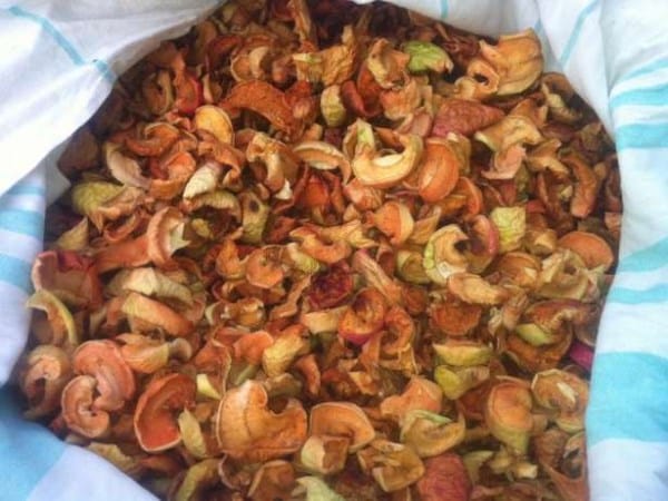 drying apples