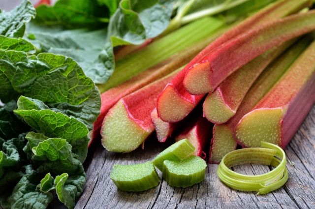 rhubarb beneficial properties