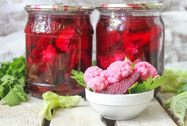 inflorescences of cauliflower with beets