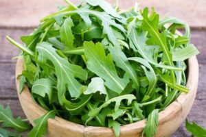 Spesies dan jenis arugula abadi terbaik untuk tumbuh di tanah terbuka dan rumah hijau, terutamanya penanaman dan penjagaan tanaman