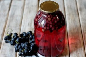 Recettes simples pour faire de la compote de raisin pour l'hiver à la maison dans un pot de 3 litres