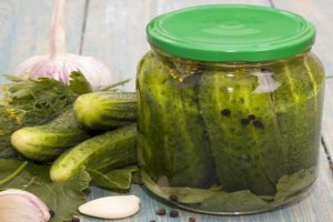 Recipes for crispy cucumbers with vodka for the winter in jars under a nylon salted lid