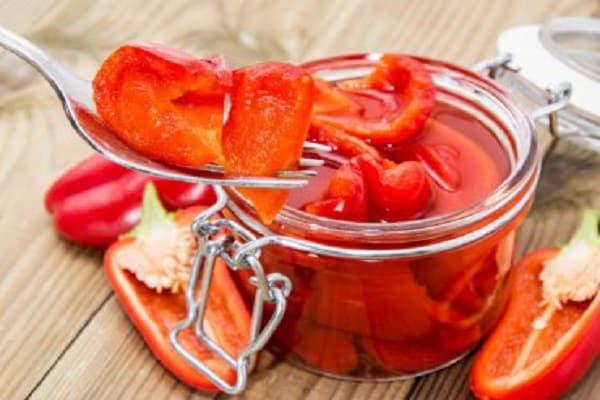 pouring tomato