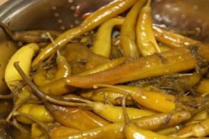 10 délicieuses recettes de piments forts marinés en arménien pour l'hiver, caractéristiques de préparation et de stockage