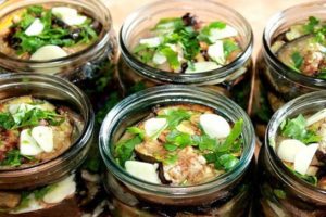 Recettes instantanées d'aubergines salées pour l'hiver avec et sans garniture à la maison étape par étape