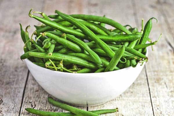 haricots asperges dans un bol