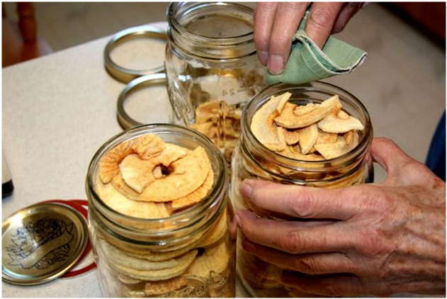 drying apples