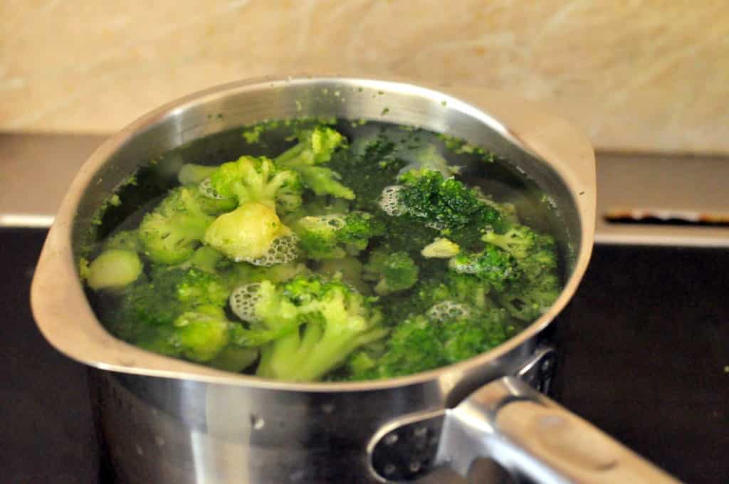 blanching broccoli