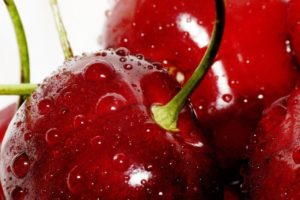 Description and characteristics of sweet cherry varieties Prjuda, Evans Bali, Cinderella and Sevastyanovskaya