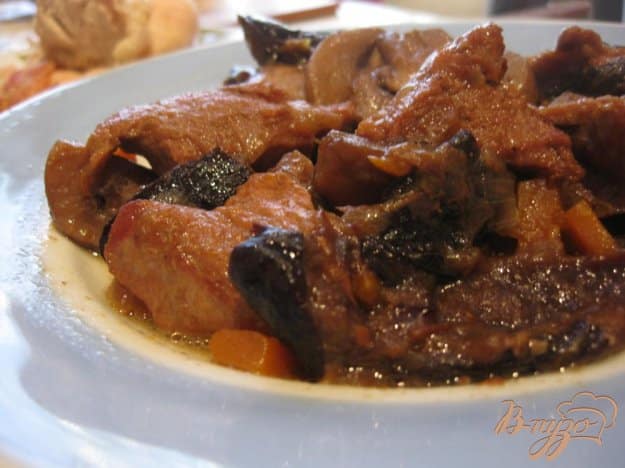 Braised beef with mushrooms and prunes